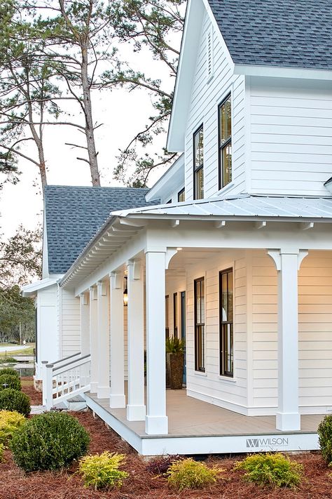 #deckrailingideas #deckdesign #exteriordecor #outdoorliving #homedecor #railingdesign #backyardinspiration #landscapedesign #diyhome #spicedecor Veranda Design, Traditional Porch, White Siding, Farmhouse Exterior Design, Black Shutters, Building A Porch, Porch Columns, Front Porch Design, Farmhouse Front Porches