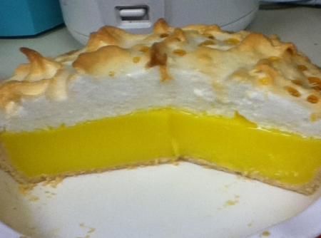 Mile High Lemon Pie (Jello easy) Recipe Lemon Meringue Pie Easy, Lemon Meringue Pie Recipe, Earthquake Cake, Onion Pie, Meringue Pie Recipes, Sugar Free Pudding, Apple Dumplings, Trisha Yearwood, Dumplings Recipe