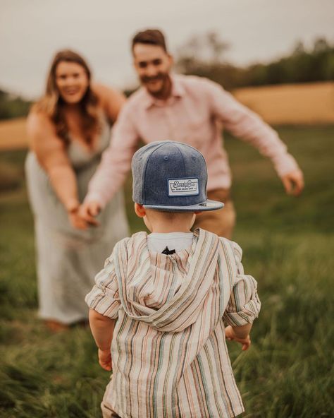 Emily Mayhew (@emilyfmayhew) posted on Instagram: “Our little #BINKYBRO 💙” • May 11, 2021 at 8:48pm UTC Outdoor Toddler Photoshoot, Toddler Photoshoot Boy, Family Photo With Toddler, Toddler Outdoor Photoshoot, Toddler Boy Photo Shoot Ideas, Toddler Boy Photoshoot, Family Photos Spring, Walsh Family, Spring Family Photos