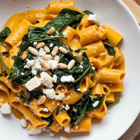 Spicy Butternut Squash Pasta With Spinach - Recipes Food Spicy Butternut Squash Pasta With Spinach, Butternut Squash Sausage Spinach Pasta, Butternut Squash Spinach Pasta, Spicy Butternut Squash, Butternut Squash Sausage, Comfort Pasta Dishes, Sausage Spinach Pasta, Butternut Squash Spinach, Healthy Lunch Salad