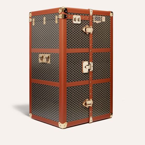 Goyard Luggage, Folded Clothes, Travel Trunk, The Trunk, Clothes And Shoes, Folding Clothes, Luxury Collection, Black Tan, Black And Tan