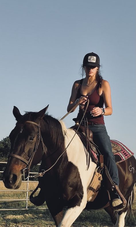 Cowgirl western aesthetic outfit horse Western Aesthetic Outfits, Brunette Cowgirl, Horse Playing, Western Stuff, Open Range, Random Aesthetics, Cowgirl Aesthetic, Western Aesthetic, Ranch Life