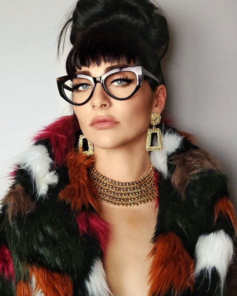 #qveenherby #qveen #qveenh #qvh #karmin #amynoonan #qveenherbyep8 #qveenstudio #chic #photoshoot #fauxfur #coat #fauxfurcoat #frames Qveen Herby Outfits, Qveen Herby, Maximalist Outfit, Photoshoot Studio, Photographs Ideas, Barbie Diy, Artist Style, Chic Woman, Dark Fashion