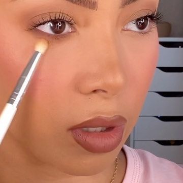 Amber V Cruz 🤍 on Instagram: "Here’s a tutorial on how to blend lower lash eyeshadow ✨ Do you guys apply eyeshadow to your lower lash line? With my technique I usually use 3 shadows minimum- light, medium, and dark. You can do this with any color way you choose as long as you’re using 3 different shades! @sigmabeauty x @dianasaldana Palette @realtechniques Brushes- 313, 332 @morphebrushes Jh38" Eyeshadow On Lower Lash Line, Lower Lash Line Makeup, Apply Eyeshadow, How To Apply Eyeshadow, Lower Lashes, Color Lines, You Choose, You Can Do, Lashes