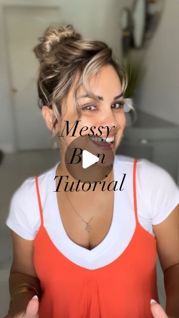 Cute Hair Style For Short Hair, Short Hair Messy Bun Tutorial, Short Hairstyle Women Updo, Casual Hair Up, Messy Bun For Short Hair, Short Hair Updo Tutorial, Messy Hair Updo, Hair Updos Tutorials, Messy Bun Tutorial