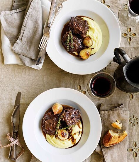 Estouffade de boeuf bourguignon Beef Bourguignon Recipe, Wine And Food Festival, Bastille Day, Wine Food, Gourmet Cooking, Homemade Food, Cooking Show, Beef Dishes, Bastille