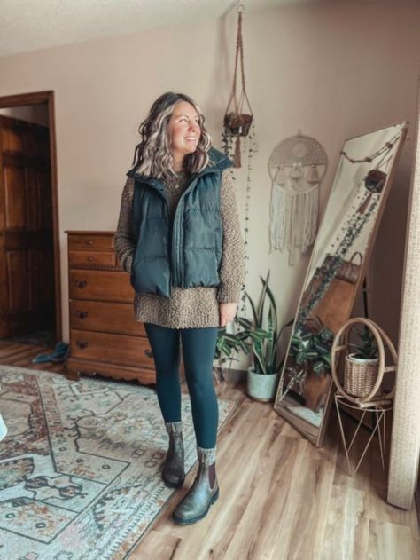 Outfits With Black Vest Winter, Mountain Vacation Outfits Winter, Styling A Puffer Vest, Puffer Vest With Skirt, Cold Granola Outfits, Puffer Vest Hiking Outfit, Layered Vest Outfits, Puffer Vest Outfit Midsize, How To Style Blundstone Boots Women