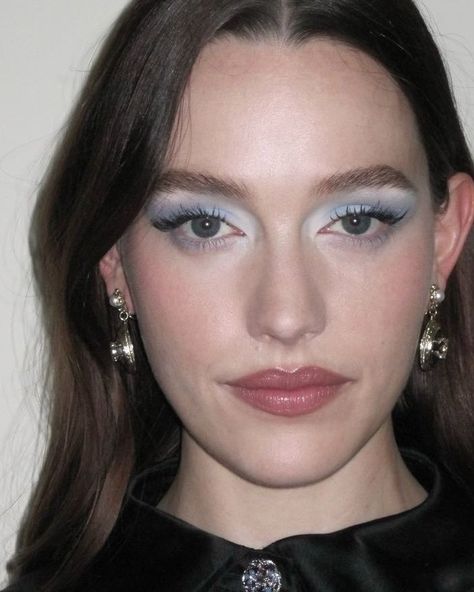 let (@alprazolet) on X Ice Princess Makeup, Fair Skin Makeup, Victoria Pedretti, Blue Eyeshadow Looks, Silver Eyeshadow, Camila Morrone, Glow Skin, Blue Eyeshadow, Blue Makeup