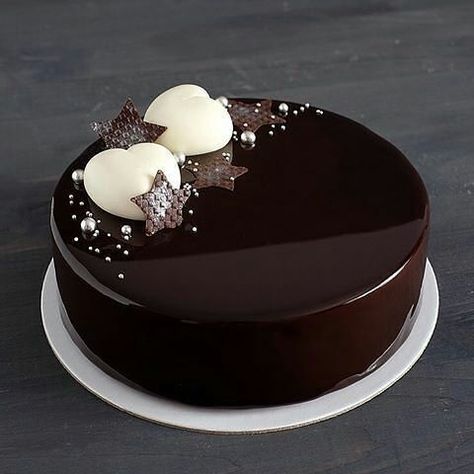 Chocolate Cake Designs, Chocolate Cake Decoration, Creative Cake Decorating, Mirror Glaze, Cake Decorating Designs, Fancy Desserts, Chocolate Decorations, Cake Designs Birthday, Birthday Cake Decorating