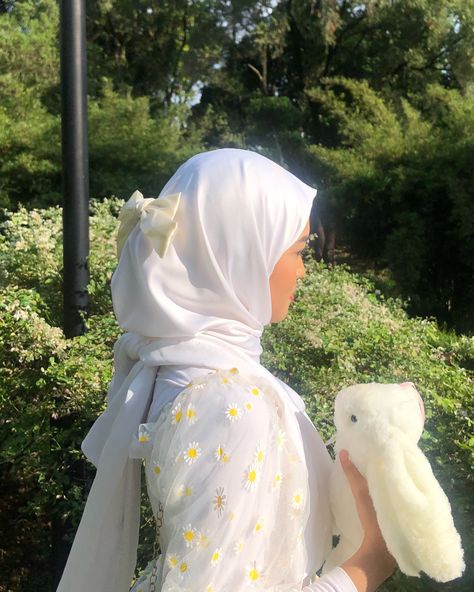 ig : @jiraweasley #fairycore #cottagecore #dollette #princesscore #hijabicottage #fairyaesthetic Hijabi Cottagecore Aesthetic, Hijab Cottagecore, Hijabi Cottagecore, Ghibli Lifestyle, Style For Hijab, Pastel Outfit Ideas, Pastel Colour Scheme, Gown Aesthetic, Anarkali Suits Designer