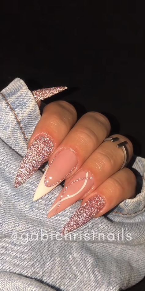 Uñas Soft Gel, Inspo Tattoo, Nails Stiletto, Nail Art Glitter, Nails Aesthetic, Stiletto Nails, Nude Nails, Glitter Nails, Nails Inspiration