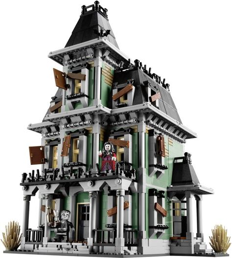 LEGO's first official haunted house looks awesome! Lego Haunted House, Folding Staircase, Lego Halloween, Minecraft Banner Designs, Lego News, Lego Architecture, Lego House, Lego Batman, Lego Art