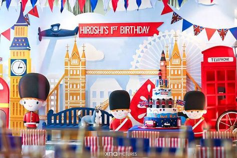 London Theme Parties, British Themed Parties, Paddington Bear Party, Oso Paddington, Bon Voyage Party, London Theme, Themed 1st Birthday, London Party, London Cake