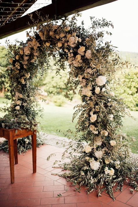 Tuscan Wedding Arch, Tuscan Wedding Flowers, Wedding Flower Arch, Puglia Wedding, Italian Weddings, Italian Ruscus, Wedding In Tuscany, Flower Arch, Como Wedding