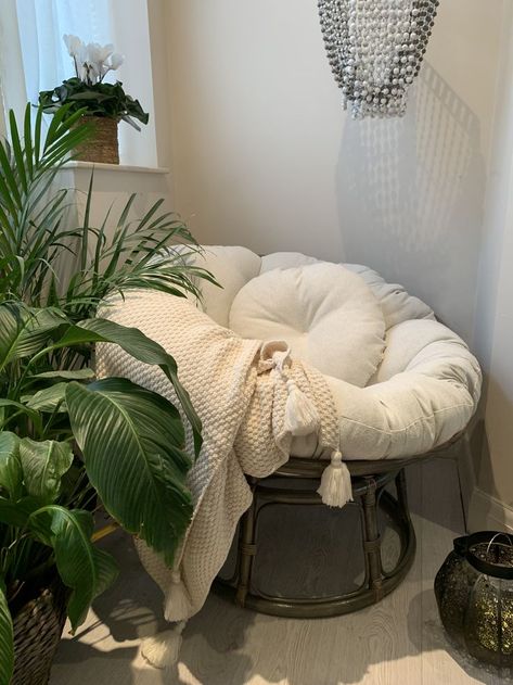 Ashley - Winter White Range - Papasan Chairs Papasan Chair Decor, Papasan Chair Bedroom, Living Room Wallpaper Ideas, Paint Living Room, Room Wallpaper Ideas, Bedroom Reading Chair, Dads Room, Beachy Bedroom, Living Room Aesthetic