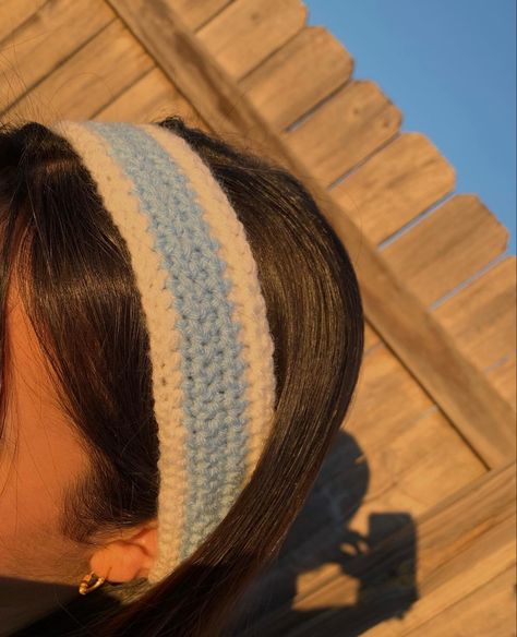 Knitted Headband Aesthetic, Crochet Ideas Headbands, Easy Crochet Aesthetic, Chrochet Girl Aesthetic, Free Crochet Patterns For Headbands, Headband Crochet Ideas, Crochet Cute Headband, Aesthetic Crochet Headband, Crochet For Hair