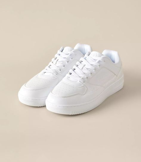 White Rubber Shoes Outfit Woman, Rubber Shoes Outfit, White Rubber Shoes, Sporting Legends, Perfect Sneakers, Athleisure Trend, Rubber Shoes, Sport Dress, White Colour