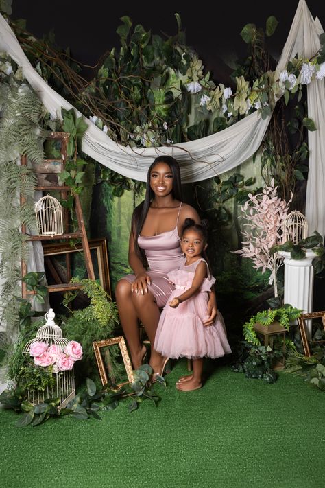 Mommy And Me First Birthday Photo Shoot, Toddler Mommy And Me Photos, Toddler Birthday Photoshoot Ideas, Easter Family Pictures, Mommy Daughter Photography, Mommy Daughter Photoshoot, Mommy Daughter Pictures, Mother Daughter Photos, Toddler Photoshoot