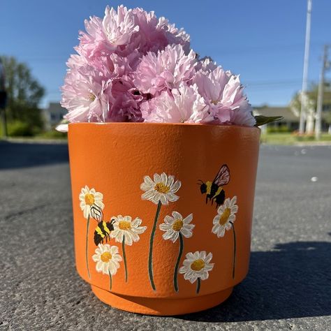 Thank you @monicasechler for the gorgeous idea to add my paintings to flower pots ✨ These were so much fun to work on, and I have some process videos coming soon. For the last few weeks, they have added brilliant pops of color to my studio. Now, it’s time for them to add a little love to your outdoor space 🌼🌸 They are coming just in time for flower planting too! Our frost date here is May 10th. Let me know what you think of these cuties in the comments. I would absolutely love to hear your th... Flower Planting, Diy Pottery Painting, Painted Plant Pots, Messy Art, Acrylic Artists, Flower Pots Outdoor, Painted Flower Pots, Mini Collection, Plant Decor Indoor