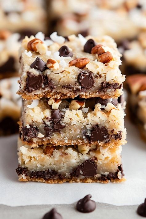 These magic cookie bars are impossible to resist! The combination of chocolate chips, butterscotch, coconut, graham crackers, and pecans is such a treat. Graham Cracker Bars, Chocolate Pecan Bars, Butterscotch Chip Cookies, Magic Bars Recipe, Butterscotch Bars, Chocolate Coconut Cookies, Christmas Cookie Bars, Sweets Bar, Magic Cookie Bars