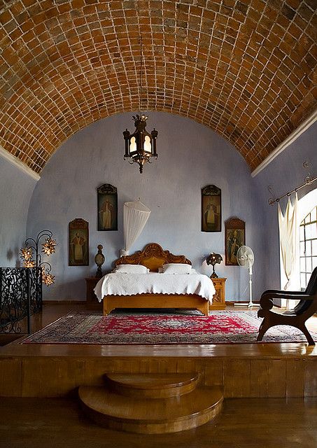 Gorgeous!!! Mexican Bedroom, Casa Country, Decor Ikea, Mexican Home, Casas Coloniales, Spanish Style Homes, Hacienda Style, Dreamy Bedrooms, Spanish Colonial