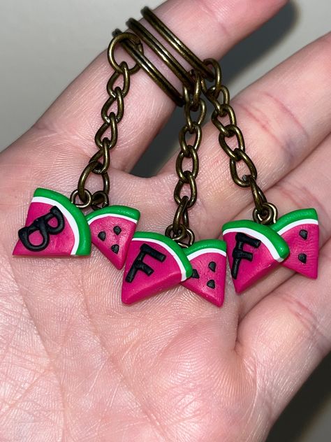 Bff Clay Ideas, Handmade Keychains With Clay, Watermelon Keychain, Bff Keychain, Mini Watermelon, Keychain Initial, Keychain Charms, Homemade Clay, Clay Keychain