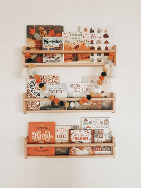 Kids Bookshelf Decor, Thanksgiving Bookshelf Decor, Seasonal Bookshelf Kids, Fall Nursery Decor, Fall Playroom Decor, Kids Room Bookshelf Ideas, Halloween Bookshelf Decor, Themed Bookshelves, Fall Bookshelf Decor