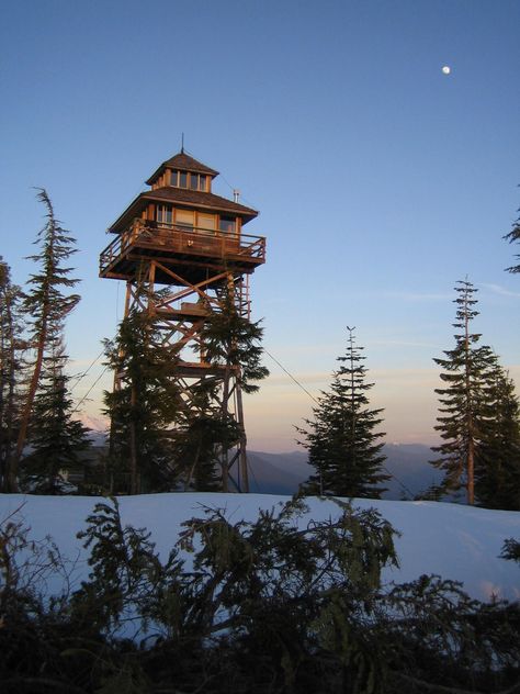 Fire Lookout, Tree House Plans, Lookout Tower, Tower House, Park Ranger, Watch Tower, Forest Fire, Cabins In The Woods, Building Design