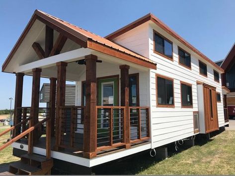 Platinum Cottages 800 Sq Ft Tiny House, Platinum Cottages Park Model, Platinum Cottages, Tiny Homes On Wheels, Tiny House Vacation, Tiny House Big Living, Tiny House Camper, Tiny House Village, Park Model Homes