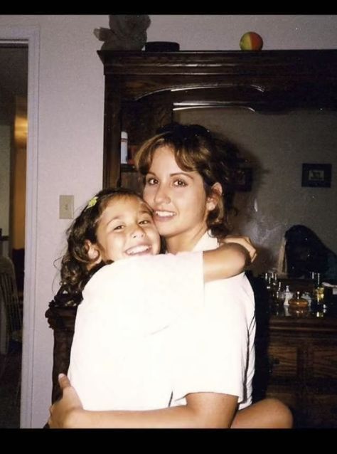 Mother Daughter Pictures, Catherine Paiz, 2000s Outfit, Childhood Pictures, Ace Family, Old Family Photos, Vintage Mom, Childhood Photos, Best Mother