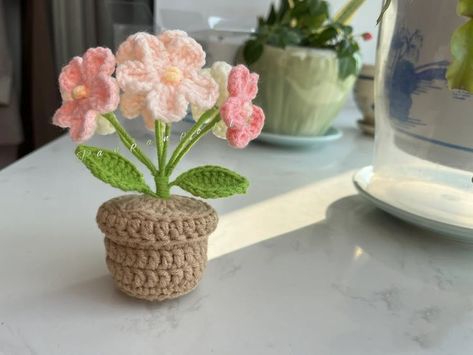 IG: panpanpolly Home Decor Crochet, Crochet Case, Crochet Pink, Decor Crochet, Crochet Bouquet, Crochet Plant, Crochet Business, Kawaii Crochet, Easter Crochet