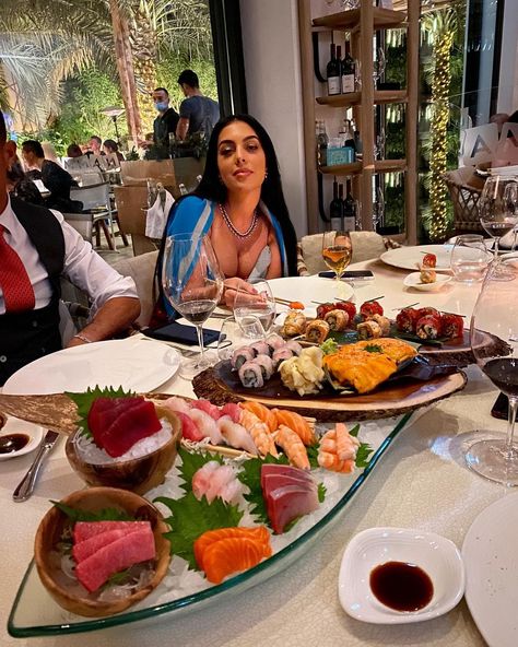 Georgina Rodríguez’s Instagram photo: “🍱 ❤️🍣” Ronaldo Wife, Ronaldo Girlfriend, Instagram Vs Real Life, Footballers Wives, Looks Kylie Jenner, Cristiano Ronaldo Junior, Mode Zara, Beyonce And Jay Z, كريستيانو رونالدو