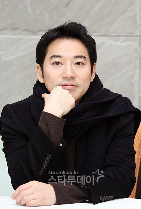 Yiruma Yiruma Piano, River Flows In You, River Flow In You, Musical Composition, Extraordinary People, Piano Player, Hair Clothes, Face Hair, Kinds Of Music