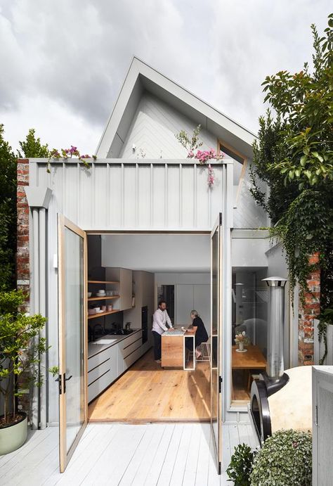 Narrow Terrace, Bright And Airy Home, Modern Concrete Home, Airy Home, Hamptons Style Home, Unique Cottages, Pocket Rocket, Riverside House, 70s Home