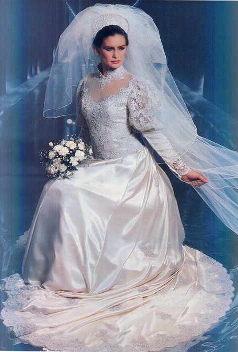 1982 Brides Magazine Oh, how I love a big, substantial, puffy veil! A fancy, formal dress you can wear for other events, but only one event in your life let's you wear a beautiful, romantic veil; the hallmark of a bride. The veil is overlooked by today's brides. It's what I would focus on if I were getting married. A veil says BRIDE! Wedding Dress Tulle Sleeves, Wedding Dresses Sparkly, Bride With Veil, 90s Wedding Dress, Puffy Wedding Dresses, Wedding Dresses Taffeta, Veil Dress, Turkey Wedding, Sweep Train Wedding Dress