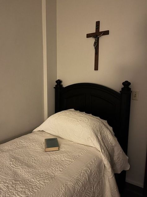 Southern Gothic Aesthetic, Southern Gothic, Ding Dong, Bedroom Aesthetic, Bedroom Inspo, House Inspo, Dream Room, Room Inspo, Lany