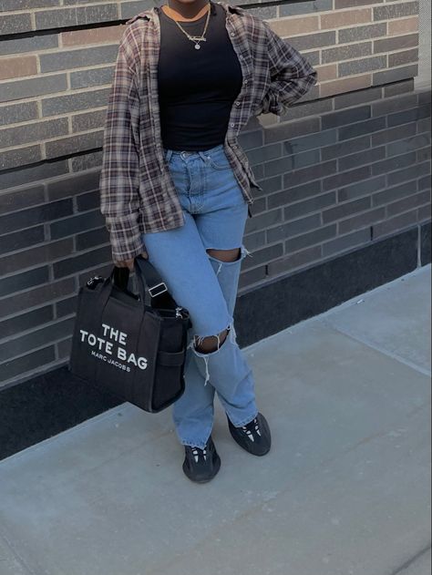 Casual School Outfits Black Women, Cold Summer Outfit Casual, Flannel Outfits Black Women, Fall Flannel Outfits Casual, Baddie Flannel Outfits, Yeezy 700 V3 Dark Glow, Flannel Outfits For Women, Glow Outfits, Fall Outfits Black