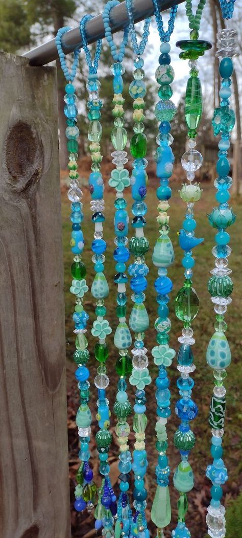 Hanging Crystals Diy, Glass Bead Suncatcher, Tropical Crafts, Beaded Wall Art, Glass Bead Crafts Diy, Beaded Suncatchers, Window Beads, Bead Suncatcher, Carillons Diy