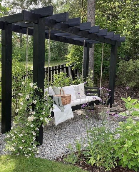 Pergola Swing, Garden Swing, Backyard Inspo, Outdoor Decor Backyard, Garden In The Woods, Backyard Makeover, Dream Backyard, Crib Mattress, Backyard Patio Designs