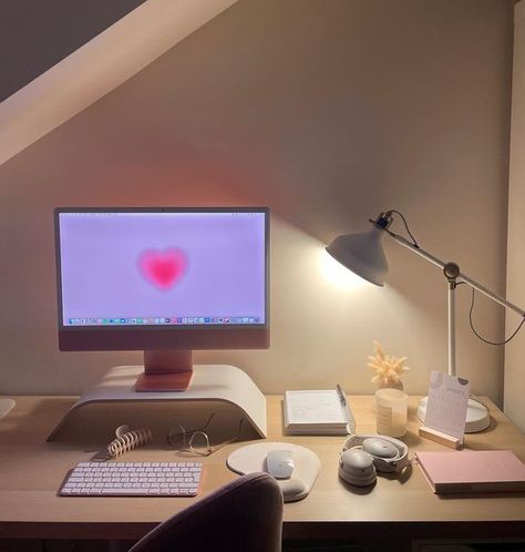 Night Desk Aesthetic, Book On Desk Aesthetic, Computer On Desk Aesthetic, Uni Desk, Study Desk Aesthetic Night, Messy Desk Aesthetic Study, Study Desk Decor, Desk Layout, Desk Inspo