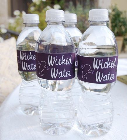 Halloween Labels Free, Halloween Water Bottle Labels, Wicked Party, Halloween Labels Printable, Water Ideas, Halloween Drink, Bottle Designs, School Halloween, Kid Friendly Halloween