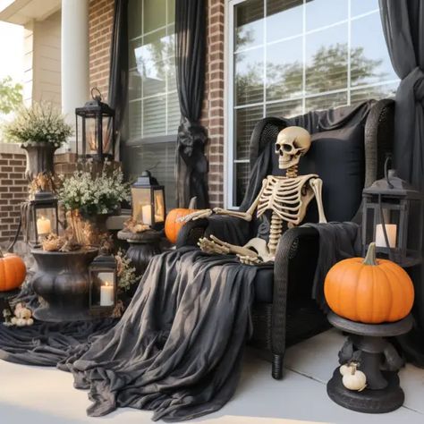 halloween_decor_ideas Halloween Yard Displays, Halloween Aesthetics, Scary Halloween Decorations Diy, Halloween Outside, Halloween Decor Ideas, Halloween Front Porch, Halloween Outdoor, Halloween Store, Scary Halloween Decorations