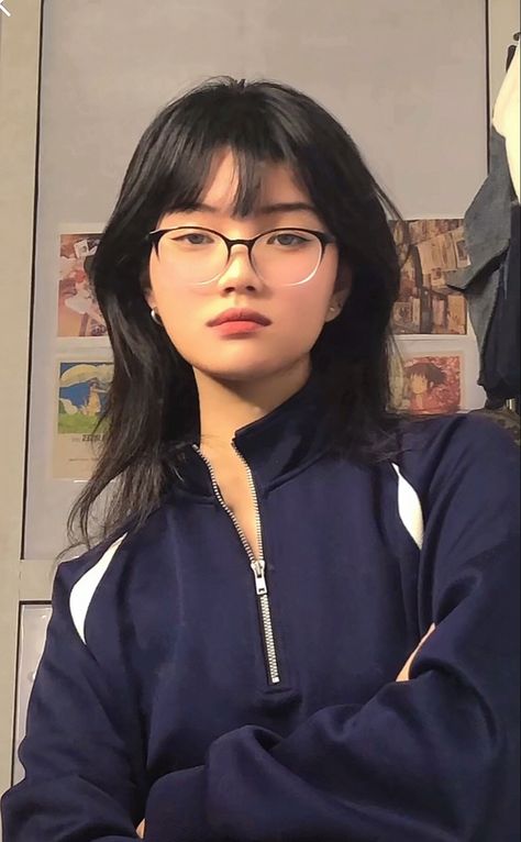 Asian Glasses, Glasses Inspo, Glasses For Round Faces, Classy Glasses, Glasses Inspiration, Short Hair Tomboy, Hair Inspiration Long, Asian Short Hair, Diy Vetement