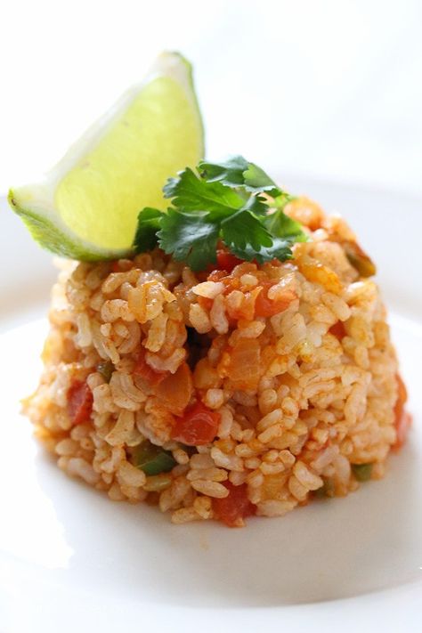 Mexican Brown Rice, Slow Cooker Salsa Chicken, Mexican Side Dishes, Brown Rice Recipes, Eat Seasonal, Skinny Taste Recipes, Food Tasting, Tamarindo, Ww Recipes