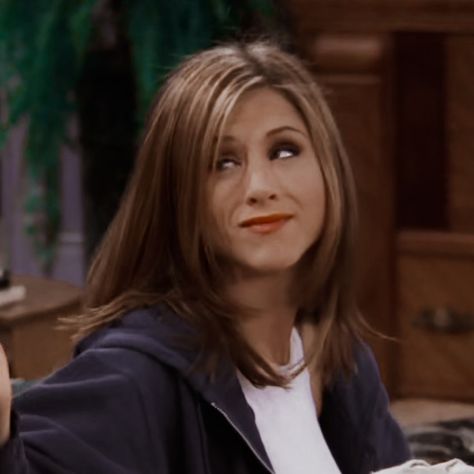 Friends Rachel Hair, Rachel Green Mood, Aniston Hair, Rachel Green Hair, Rachel Hair, 2022 Hairstyles, Friends Rachel, Rachel Friends, Brad Pitt And Angelina Jolie