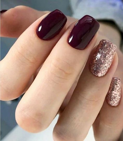 Esmaltado Semipermanente Color Vino, decoración con Glitters 💓 #nailstutorial #uñass #uñasdegel #uñasacrilicas… Dark Acrylic Nails, Glitter Gel Nail Designs, Wine Nails, Short Square Nails, Glitter Gel Nails, Nail Design Inspiration, Short Nail Designs, Gel Nail Designs, Glitter Gel