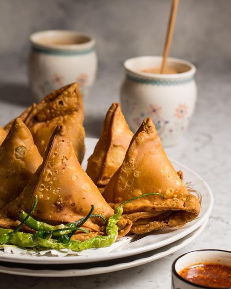 Samosa Filling Recipe, Samosa Filling, Veg Samosa, Indian Food Photography, Pav Recipe, Samosa Recipe, Food Photoshoot, Indian Street Food, Evening Snacks