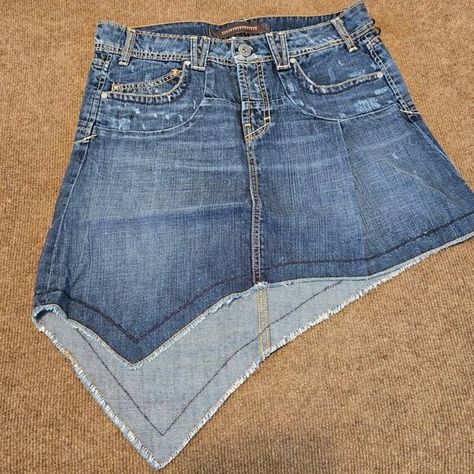 Diy Denim Skirt From Jeans Ideas, Denim Avant Garde, Recycled Denim Fashion, Long Jean Skirts, Upcycled Denim Skirt, Denim Sewing, Diy Denim Skirt, Distressed Outfit, Cut Shirt Designs