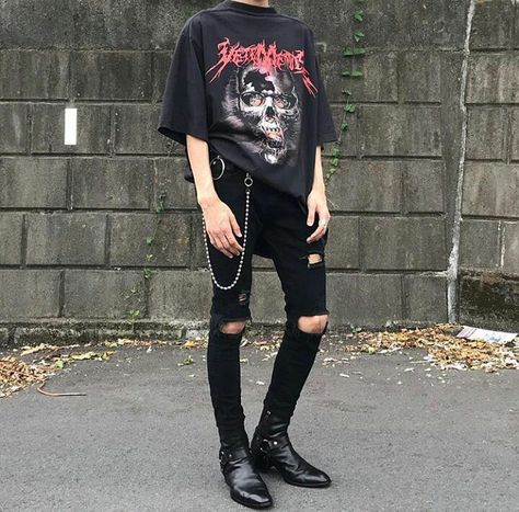 Mens Grunge Style, Grunge Outfits Nonbinary, Summer Alt Outfits Men, Edgy Guy Outfits, Goth Style Men, Goth Aesthetic Men, Baggy Outfits Men, Alternative Fashion Men, Rocker Look