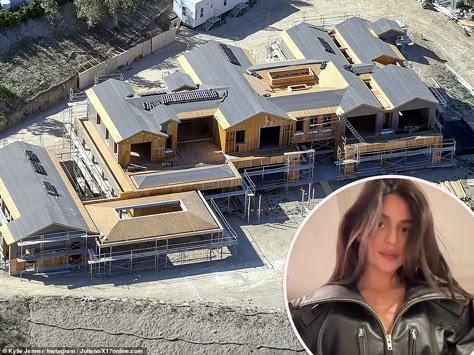 Kylie Jenner's $15M Hidden Hills mega mansion continues to take shape | Daily Mail Online Kylie Jenner Hidden Hills Mansion, Kylie Jenner House Interior, Hidden Hills Homes, Kardashian House, Kylie Jenner House, Mansion Plans, Kylie Jenner News, Jenner House, Holmby Hills